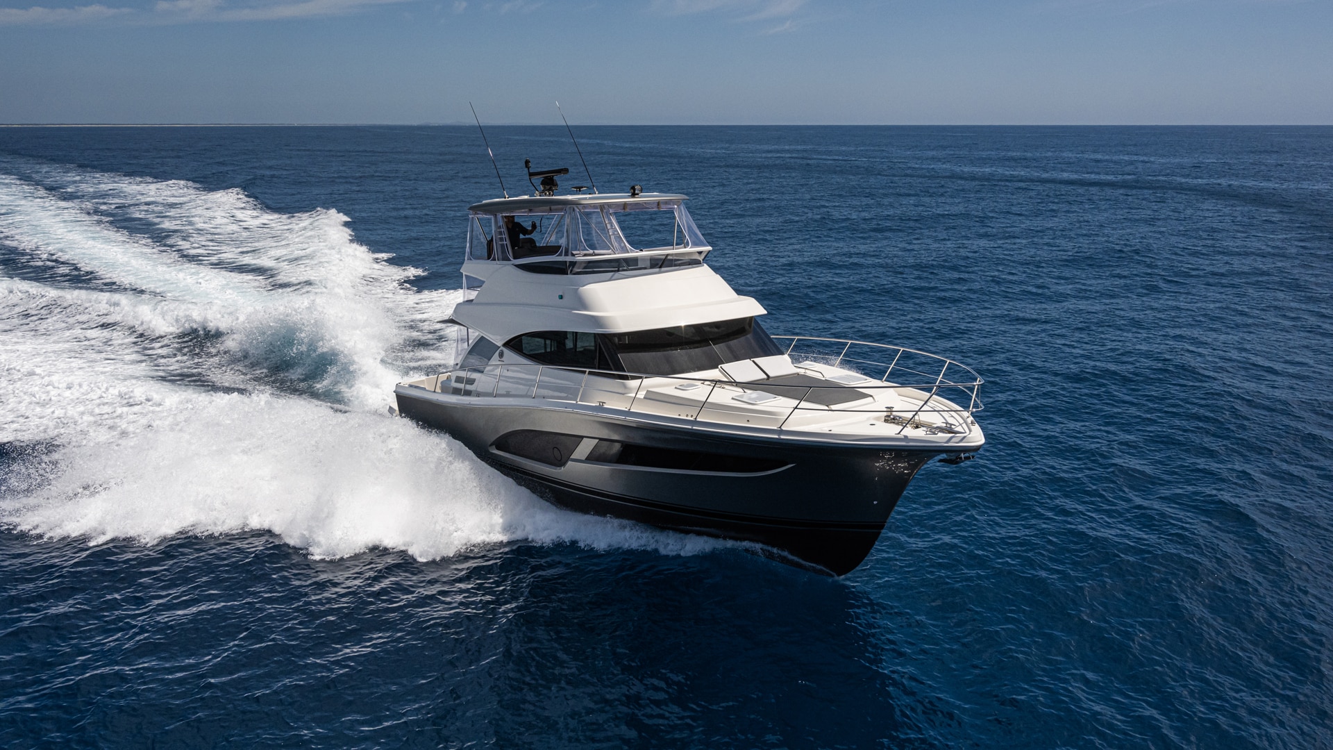 Riviera 46 Sports Motor Yacht Running